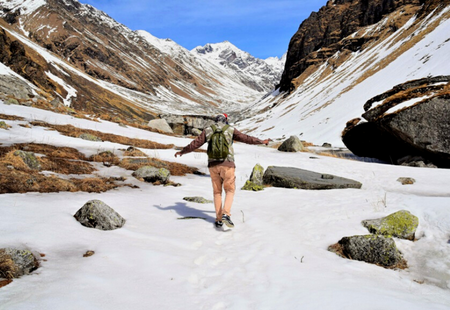 Snow trekking in Har Ki Doon