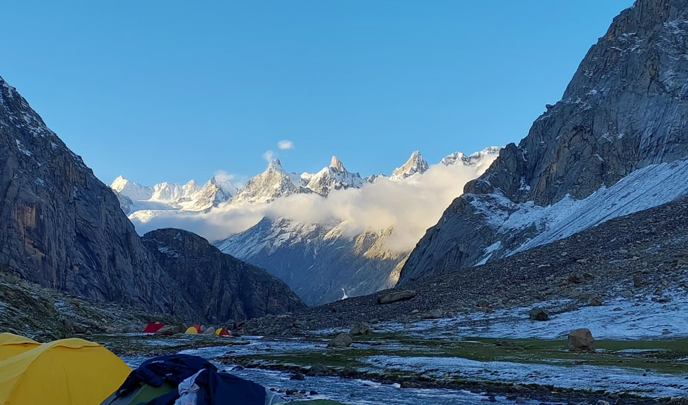 5N/6D Hampta Pass with Chandrataal Trek | AdventuRush