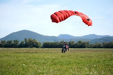 Paragliding in Bir